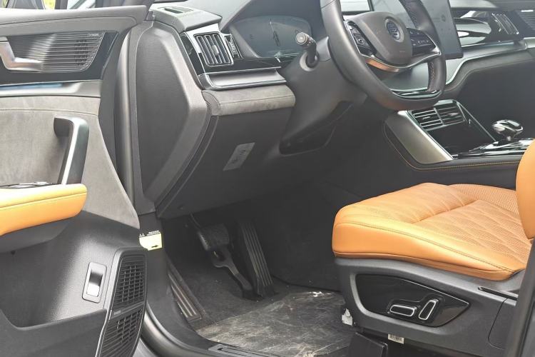 Used BYD Tang New Energy 2023 DM-i Champion Edition 112KM Prestige Model Driver Seat