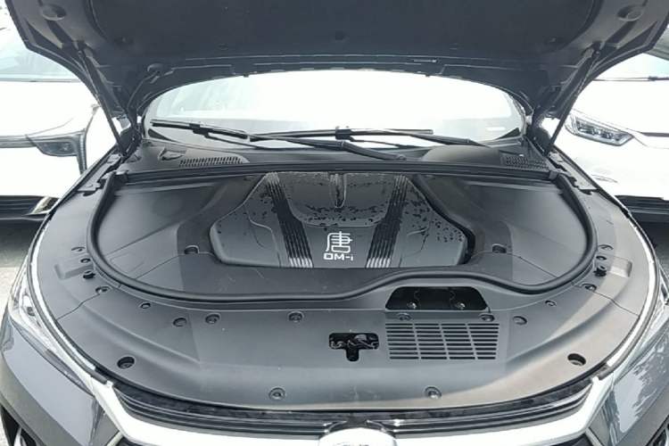 Used BYD Tang New Energy 2023 DM-i Champion Edition 112KM Prestige Model Engine Bay
