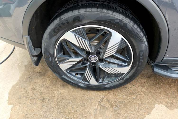 Used BYD Tang New Energy 2023 DM-i Champion Edition 112KM Prestige Model Exterior 2