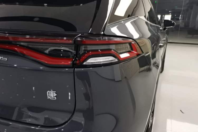 Used BYD Tang New Energy 2023 DM-i Champion Edition 112KM Prestige Model Exterior 3
