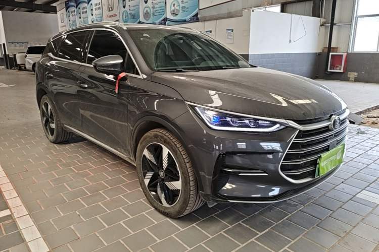 Used BYD Tang New Energy 2023 DM-i Champion Edition 112KM Prestige Model Front Right 45 Deg