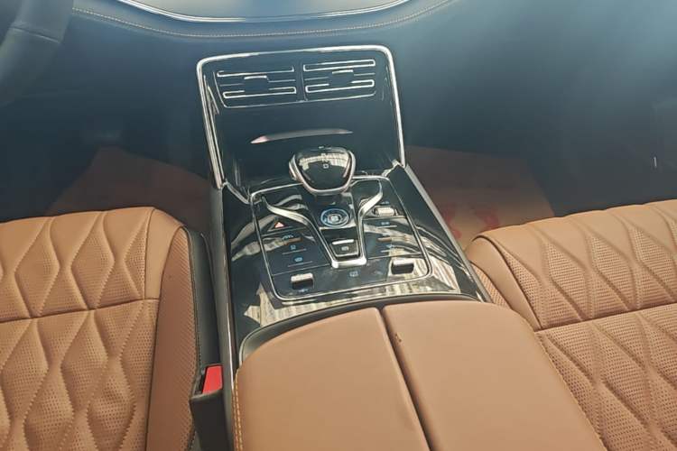 Used BYD Tang New Energy 2023 DM-i Champion Edition 112KM Prestige Model Gear Lever