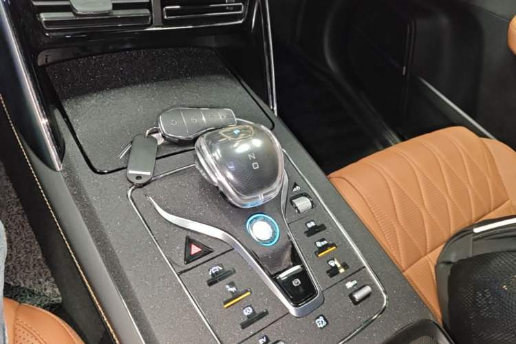 Used BYD Tang New Energy 2023 DM-i Champion Edition 112KM Prestige Model Gear Lever