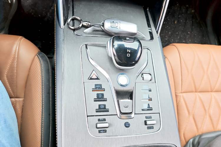 Used BYD Tang New Energy 2023 DM-i Champion Edition 112KM Prestige Model Gear Lever
