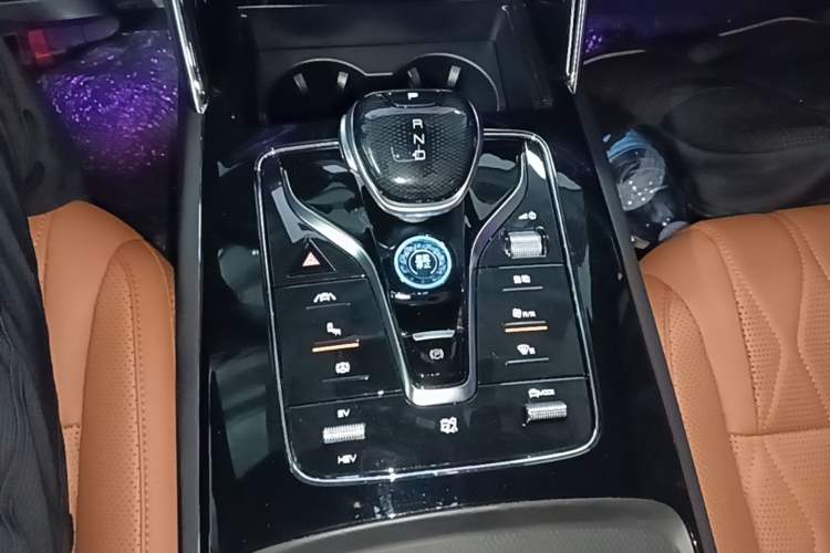 Used BYD Tang New Energy 2023 DM-i Champion Edition 112KM Prestige Model Gear Lever