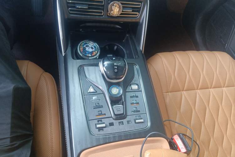 Used BYD Tang New Energy 2023 DM-i Champion Edition 112KM Prestige Model Gear Lever