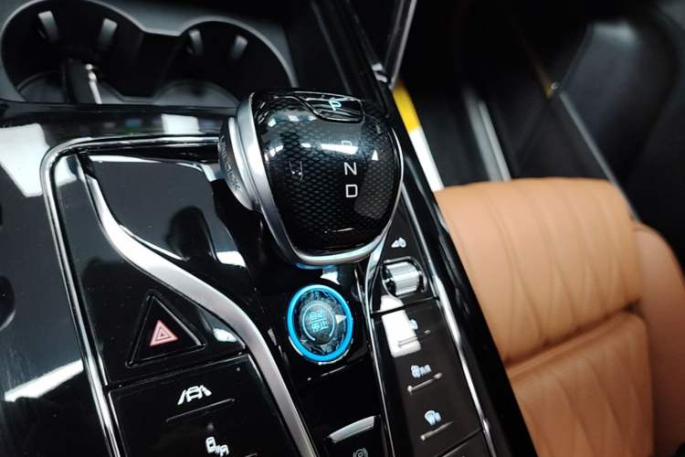 Used BYD Tang New Energy 2023 DM-i Champion Edition 112KM Prestige Model Gear Lever