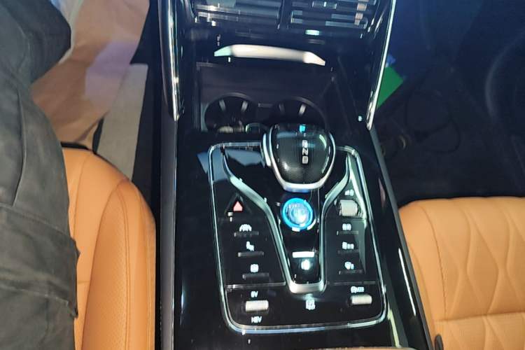 Used BYD Tang New Energy 2023 DM-i Champion Edition 112KM Prestige Model Gear Lever