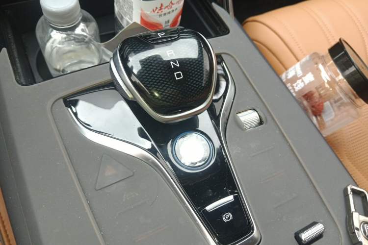 Used BYD Tang New Energy 2023 DM-i Champion Edition 112KM Prestige Model Gear Lever
