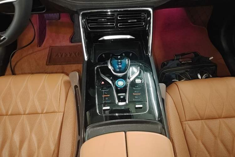 Used BYD Tang New Energy 2023 DM-i Champion Edition 112KM Prestige Model Gear Lever