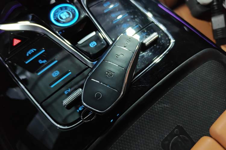 Used BYD Tang New Energy 2023 DM-i Champion Edition 112KM Prestige Model Interior 1