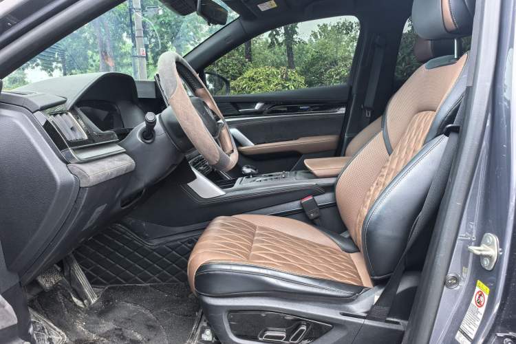 Used BYD Tang New Energy 2023 DM-i Champion Edition 112KM Prestige Model Interior 2