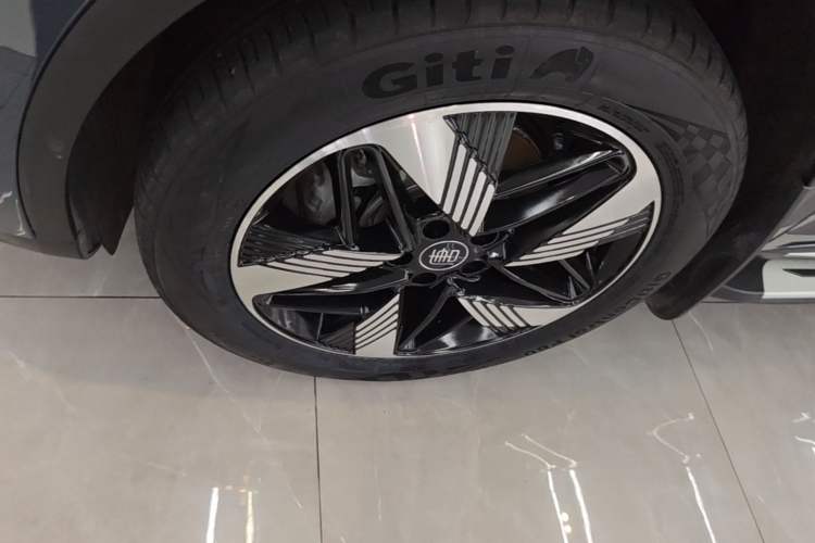 Used BYD Tang New Energy 2023 DM-i Champion Edition 112KM Prestige Model Left Front Wheel Hub