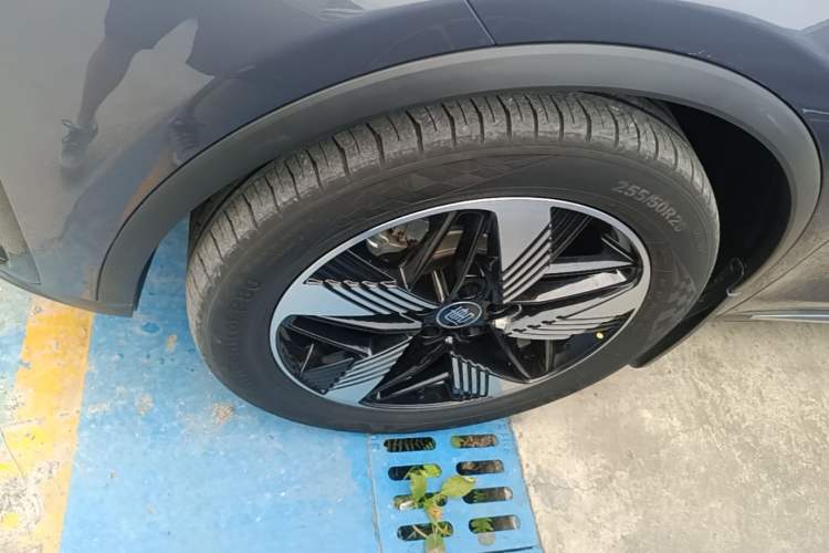 Used BYD Tang New Energy 2023 DM-i Champion Edition 112KM Prestige Model Left Front Wheel Hub