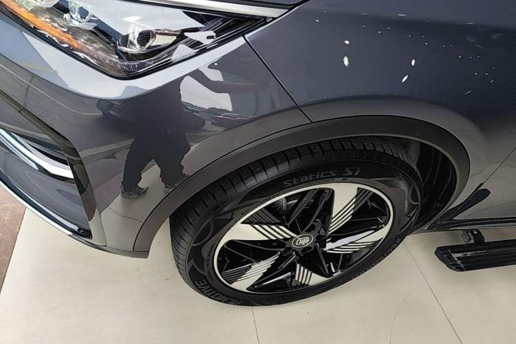 Used BYD Tang New Energy 2023 DM-i Champion Edition 112KM Prestige Model Left Front Wheel Hub