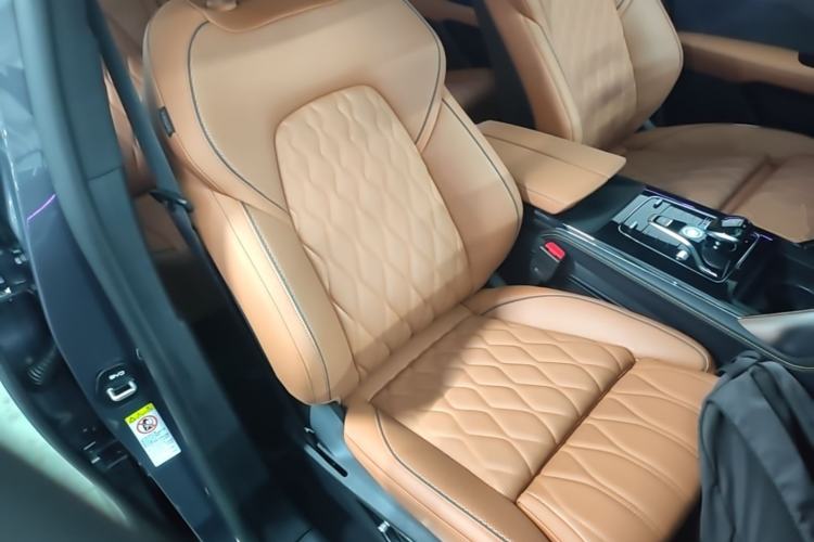 Used BYD Tang New Energy 2023 DM-i Champion Edition 112KM Prestige Model Right Front Seat