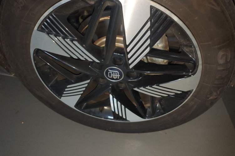Used BYD Tang New Energy 2023 DM-i Champion Edition 112KM Prestige Model Right Front Wheel Hub