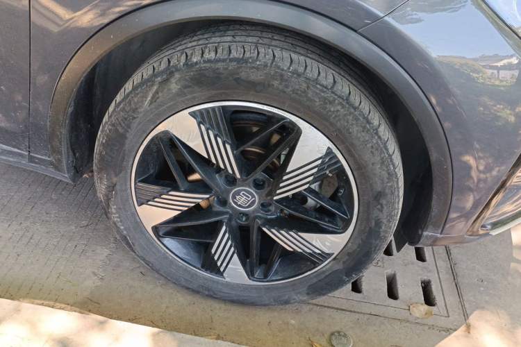 Used BYD Tang New Energy 2023 DM-i Champion Edition 112KM Prestige Model Right Front Wheel Hub