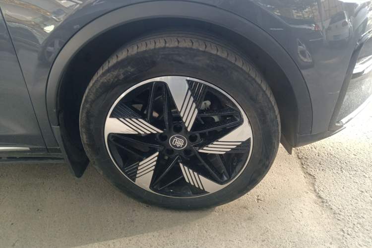 Used BYD Tang New Energy 2023 DM-i Champion Edition 112KM Prestige Model Right Front Wheel Hub