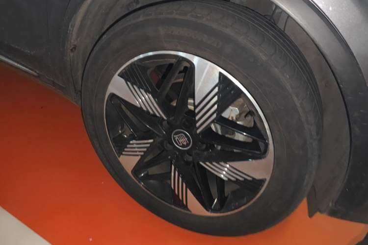 Used BYD Tang New Energy 2023 DM-i Champion Edition 112KM Prestige Model Right Front Wheel Hub