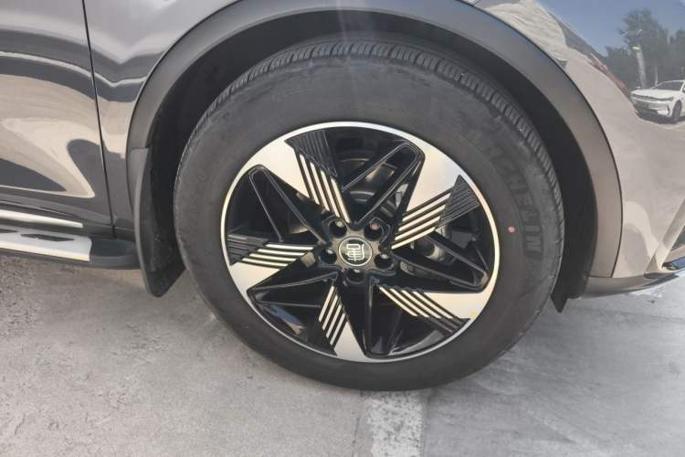 Used BYD Tang New Energy 2023 DM-i Champion Edition 112KM Prestige Model Right Front Wheel Hub