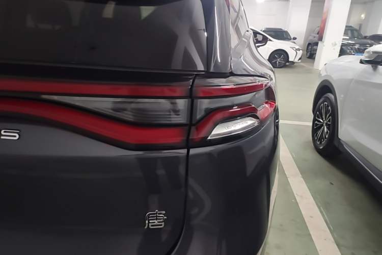 Used BYD Tang New Energy 2023 DM-i Champion Edition 112KM Prestige Model Right Rear Taillight