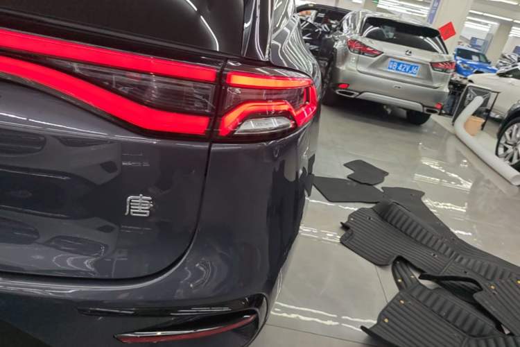 Used BYD Tang New Energy 2023 DM-i Champion Edition 112KM Prestige Model Right Rear Taillight