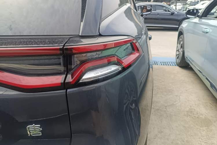 Used BYD Tang New Energy 2023 DM-i Champion Edition 112KM Prestige Model Right Rear Taillight