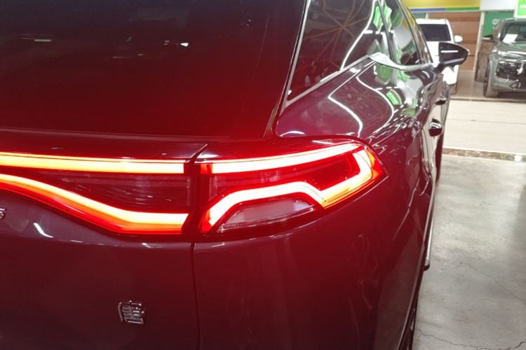 Used BYD Tang New Energy 2023 DM-i Champion Edition 112KM Prestige Model Right Rear Taillight