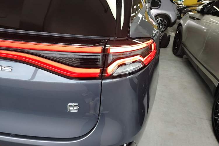 Used BYD Tang New Energy 2023 DM-i Champion Edition 112KM Prestige Model Right Rear Taillight