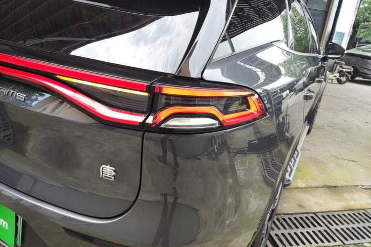 Used BYD Tang New Energy 2023 DM-i Champion Edition 112KM Prestige Model Right Rear Taillight