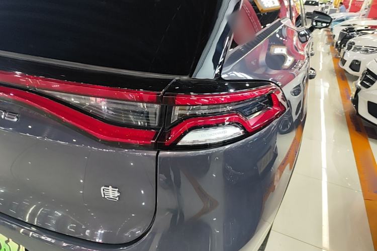 Used BYD Tang New Energy 2023 DM-i Champion Edition 112KM Prestige Model Right Rear Taillight
