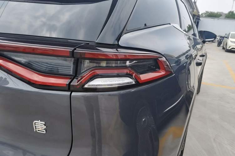 Used BYD Tang New Energy 2023 DM-i Champion Edition 112KM Prestige Model Right Rear Taillight