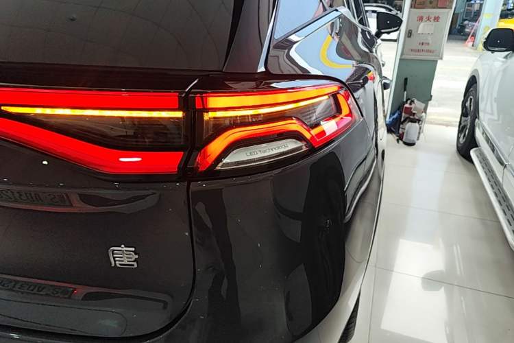 Used BYD Tang New Energy 2023 DM-i Champion Edition 112KM Prestige Model Right Rear Taillight