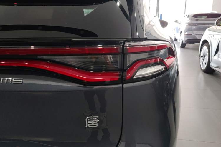 Used BYD Tang New Energy 2023 DM-i Champion Edition 112KM Prestige Model Right Rear Taillight