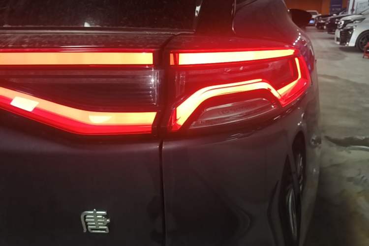 Used BYD Tang New Energy 2023 DM-i Champion Edition 112KM Prestige Model Right Rear Taillight