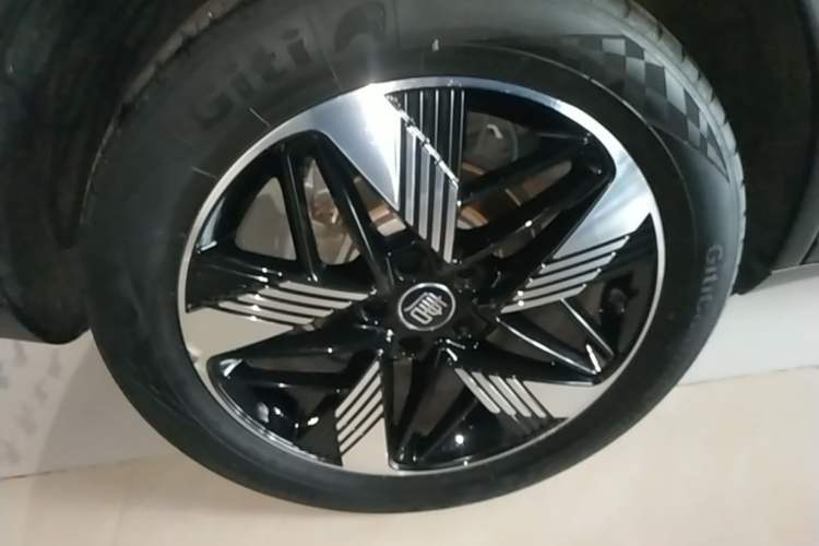Used BYD Tang New Energy 2023 DM-i Champion Edition 112KM Prestige Model Right Rear Wheel Hub