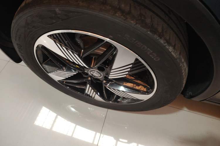 Used BYD Tang New Energy 2023 DM-i Champion Edition 112KM Prestige Model Right Rear Wheel Hub