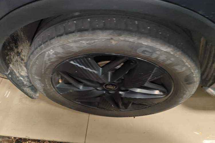 Used BYD Tang New Energy 2023 DM-i Champion Edition 112KM Prestige Model Right Rear Wheel Hub
