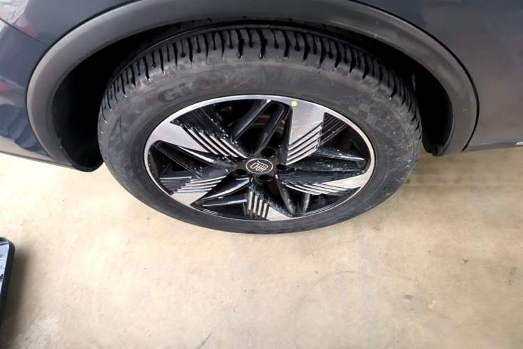 Used BYD Tang New Energy 2023 DM-i Champion Edition 112KM Prestige Model Right Rear Wheel Hub