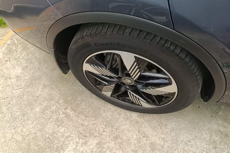 Used BYD Tang New Energy 2023 DM-i Champion Edition 112KM Prestige Model Right Rear Wheel Hub