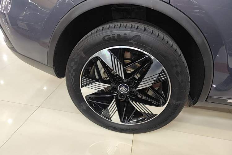 Used BYD Tang New Energy 2023 DM-i Champion Edition 112KM Prestige Model Right Rear Wheel Hub