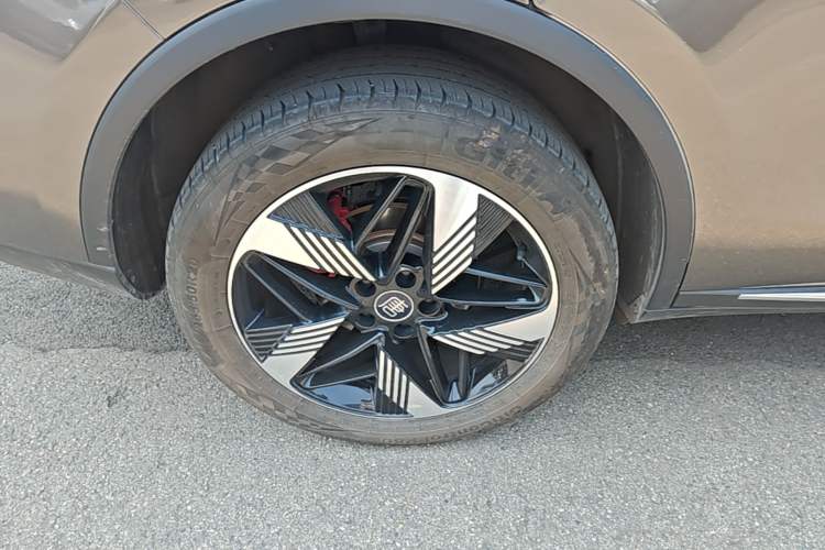 Used BYD Tang New Energy 2023 DM-i Champion Edition 112KM Prestige Model Right Rear Wheel Hub