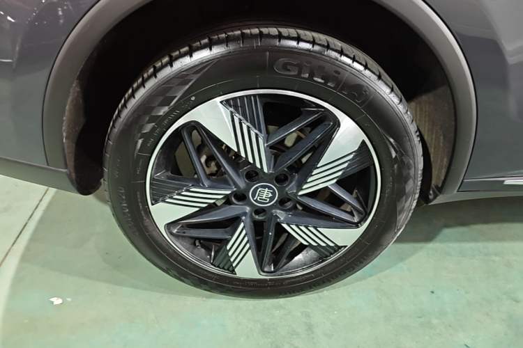 Used BYD Tang New Energy 2023 DM-i Champion Edition 112KM Prestige Model Right Rear Wheel Hub