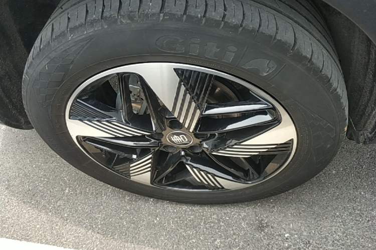 Used BYD Tang New Energy 2023 DM-i Champion Edition 112KM Prestige Model Right Rear Wheel Hub