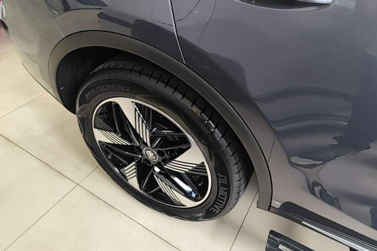 Used BYD Tang New Energy 2023 DM-i Champion Edition 112KM Prestige Model Right Rear Wheel Hub