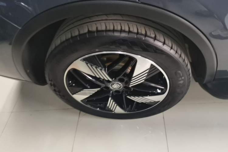 Used BYD Tang New Energy 2023 DM-i Champion Edition 112KM Prestige Model Right Rear Wheel Hub