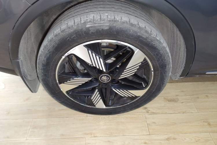 Used BYD Tang New Energy 2023 DM-i Champion Edition 112KM Prestige Model Right Rear Wheel Hub