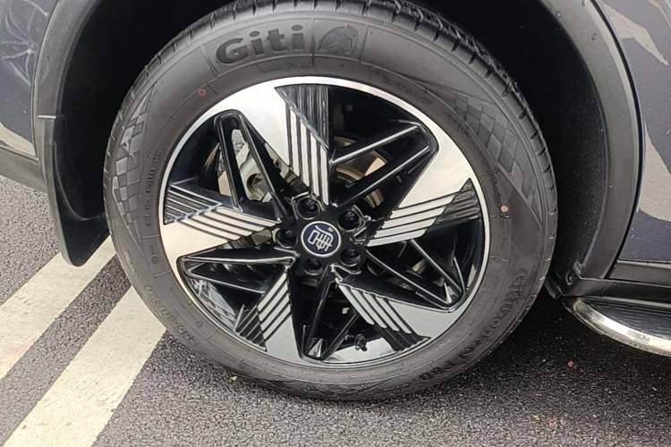 Used BYD Tang New Energy 2023 DM-i Champion Edition 112KM Prestige Model Right Rear Wheel Hub
