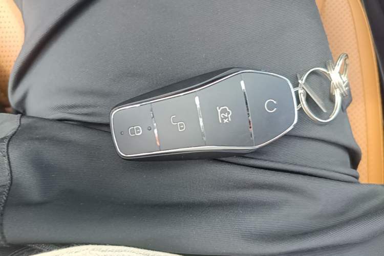 Used BYD Tang New Energy 2023 DM-i Champion Edition 112KM Prestige Model Vehicle Key